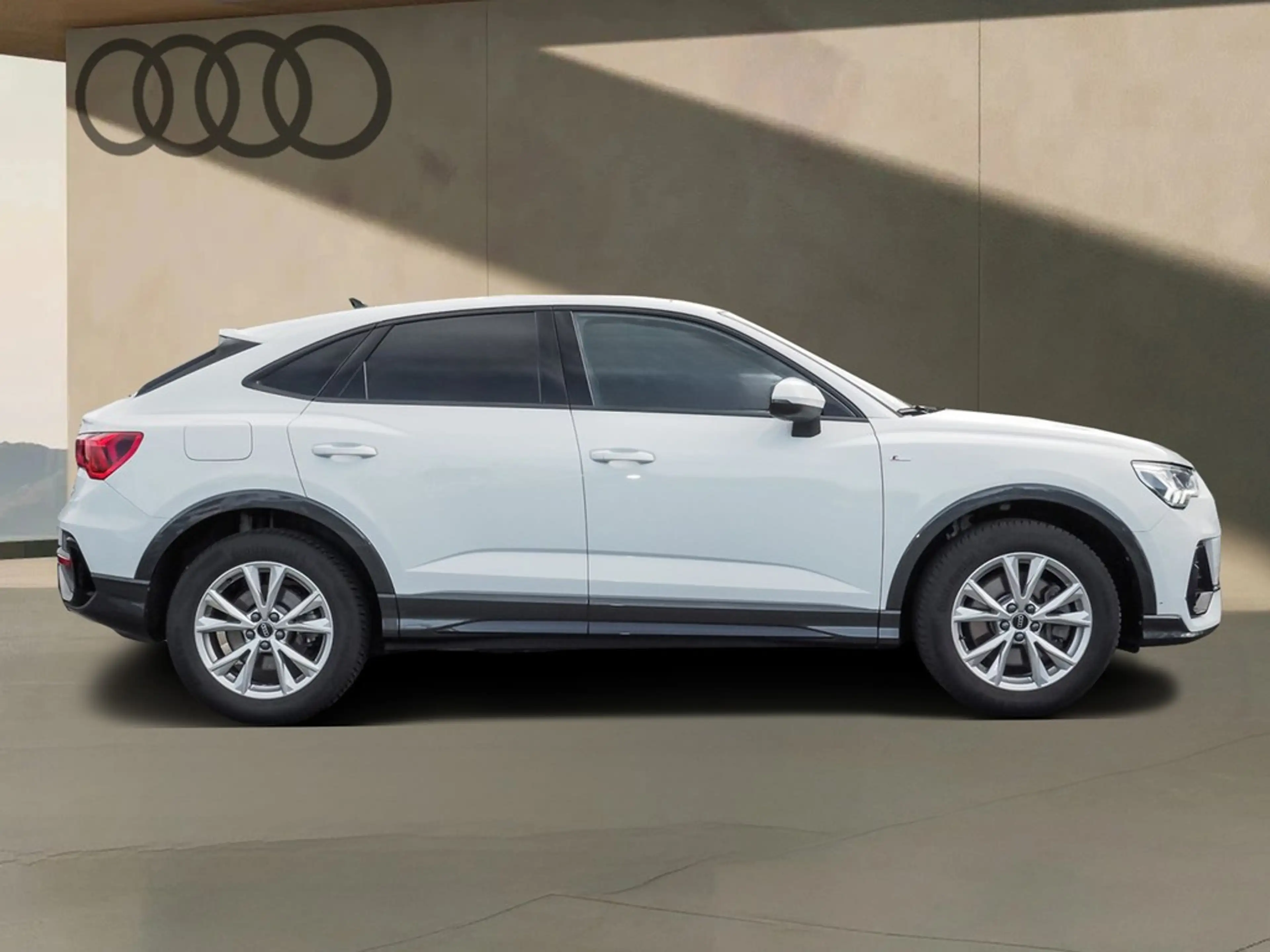 Audi Q3 Sportback 40 TFSI quattro S line PANO*R-CAM*LED... — photo 4