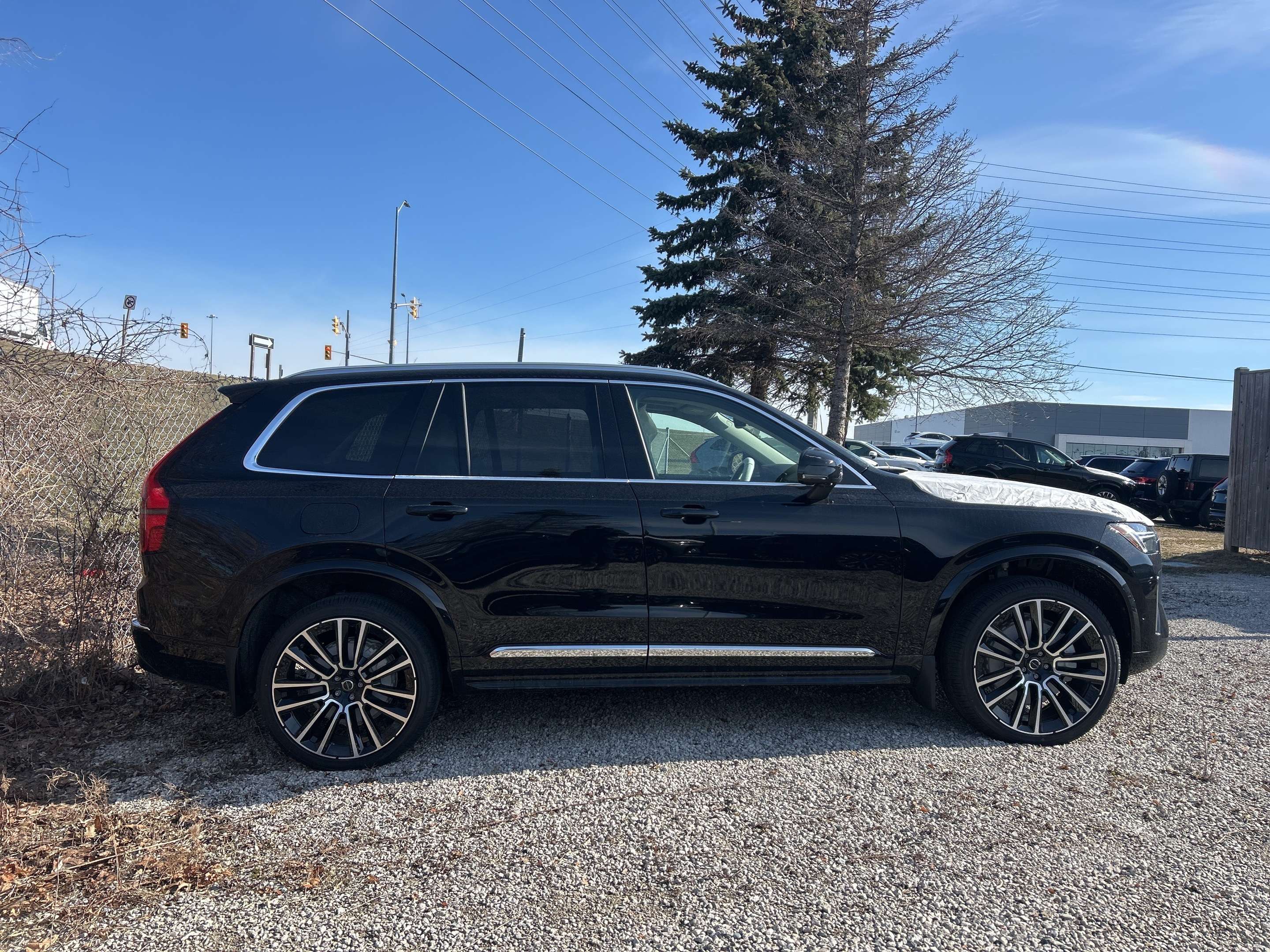 2026 Volvo XC90 B6 AWD Ultra Bright Theme 6-Seater alt 3