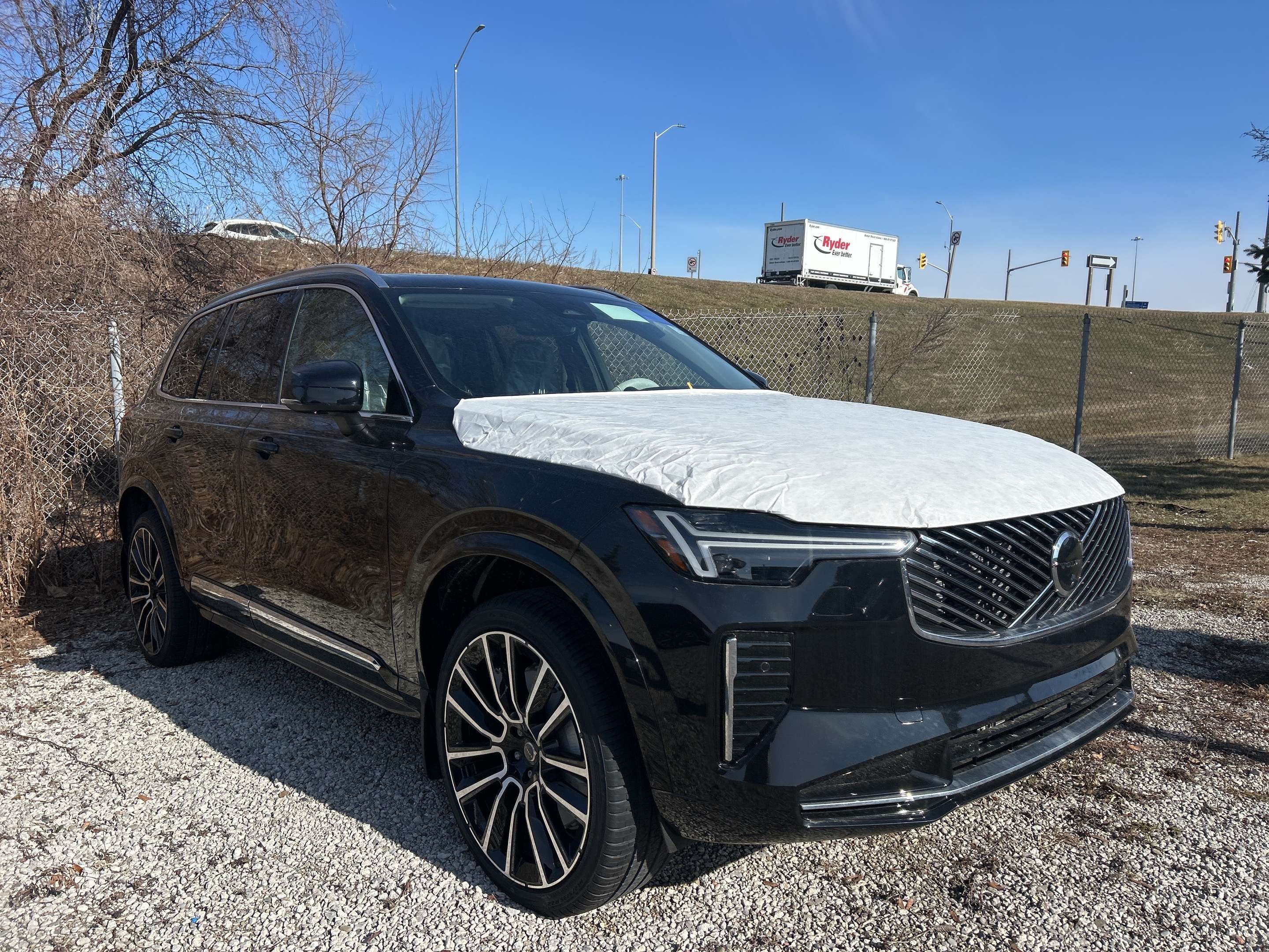 2026 Volvo XC90 B6 AWD Ultra Bright Theme 6-Seater alt 4