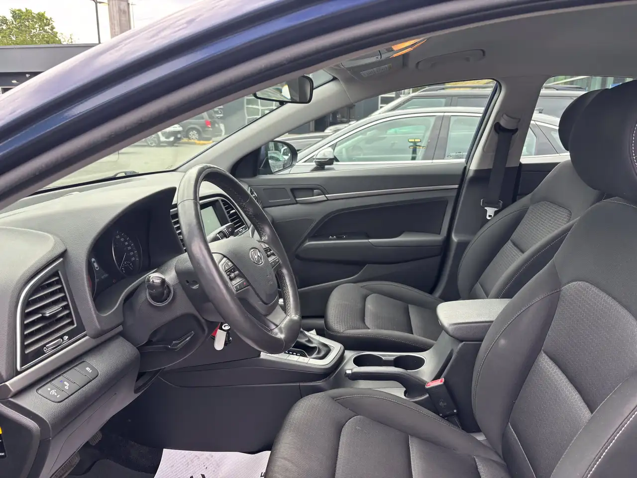 Hyundai ELANTRA fotografie Hyundai ELANTRA