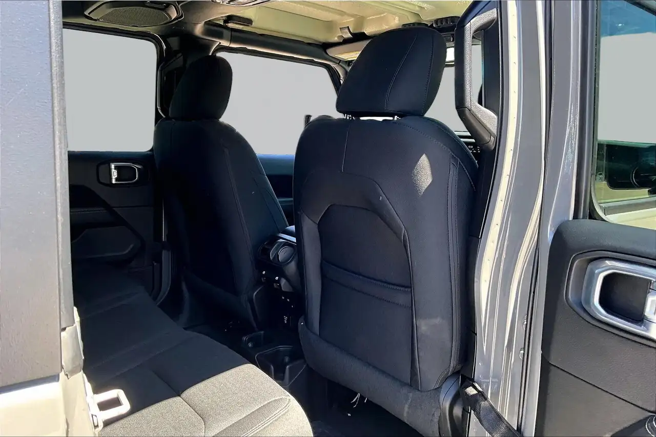 Jeep Wrangler снимка Jeep Wrangler