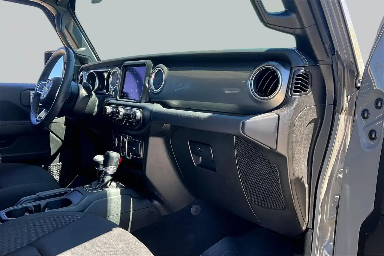 Jeep Wrangler снимка Jeep Wrangler