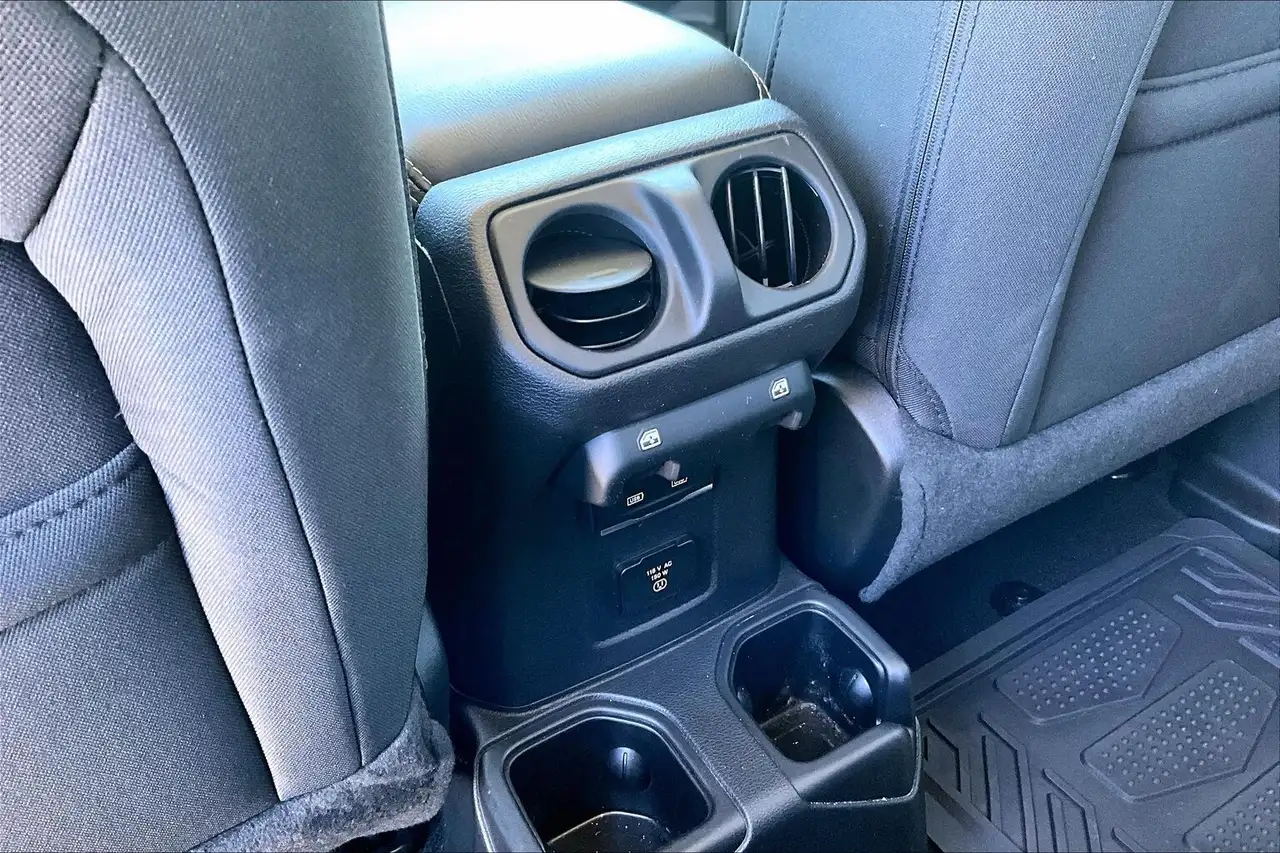 Jeep Wrangler снимка Jeep Wrangler