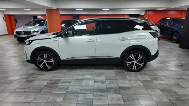 Peugeot 3008 view 3
