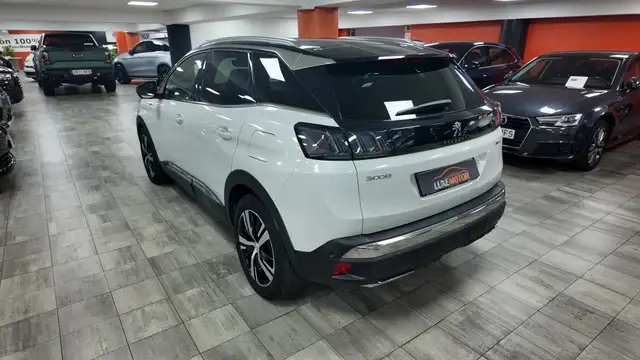 Peugeot 3008 view 4