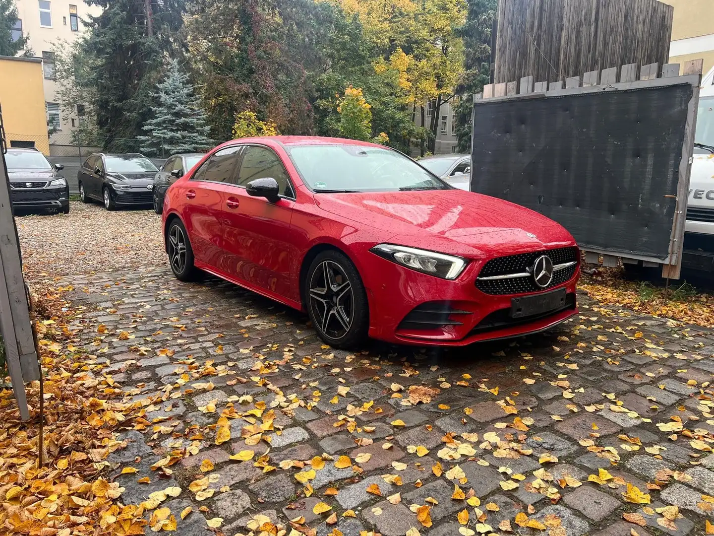 Mercedes-Benz A 200 Lim. Benzin AMG-Line Aut. Leder..... Rouge - 1