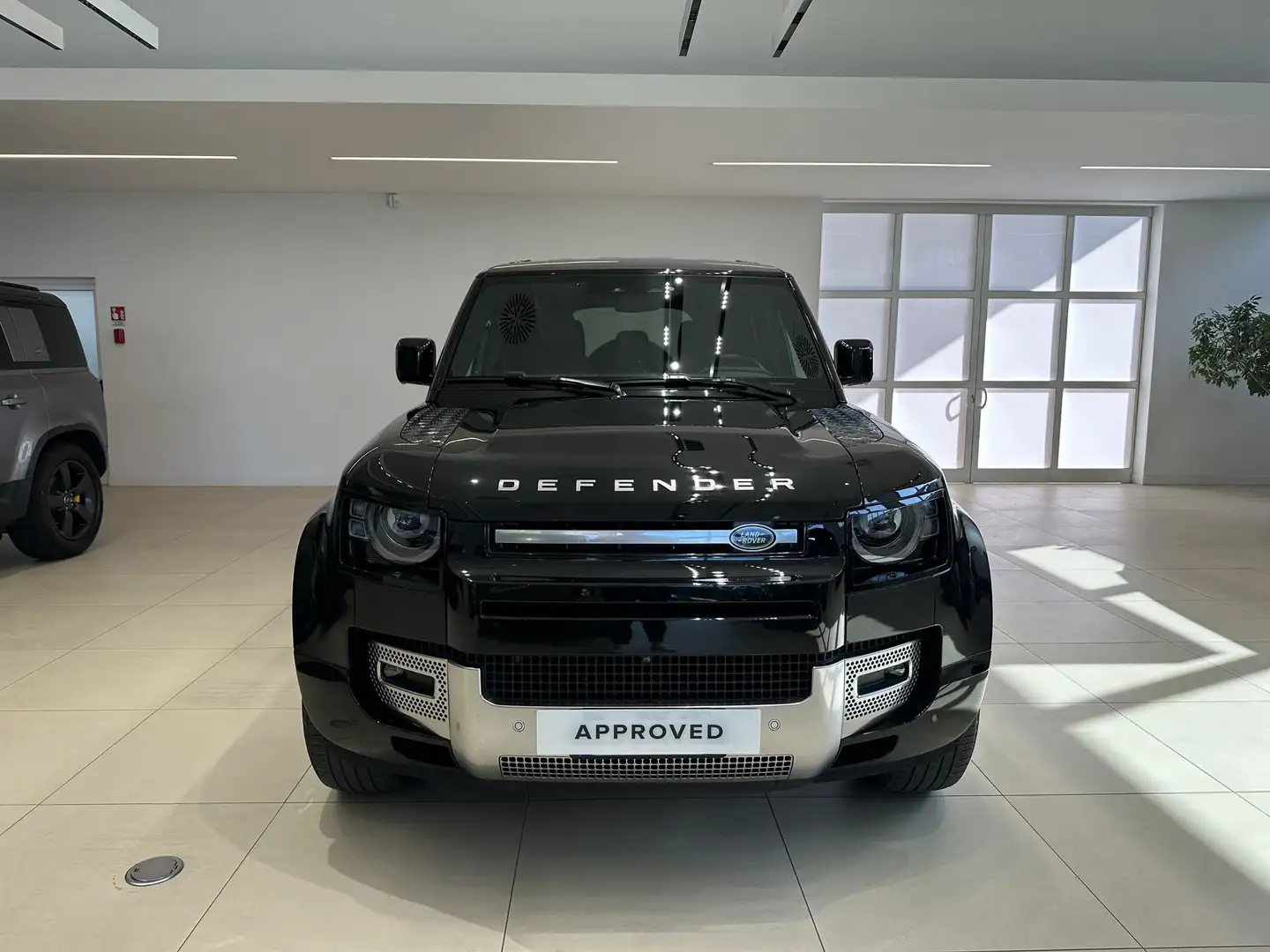 Land Rover Defender 110 3.0D I6 200 CV AWD Auto X-Dynamic SE Noir - 2