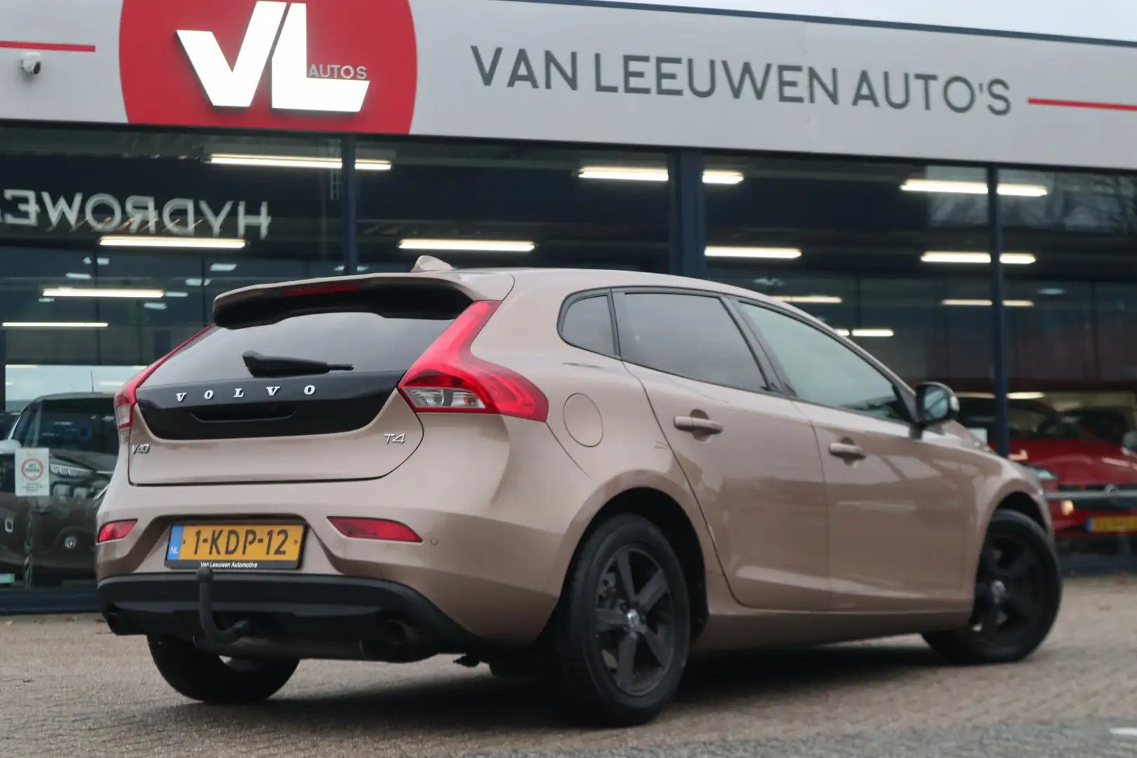 Volvo V40 1.6 T4 Kinetic | Navigatie | Trekhaak | APK 05-09- Brown - 2