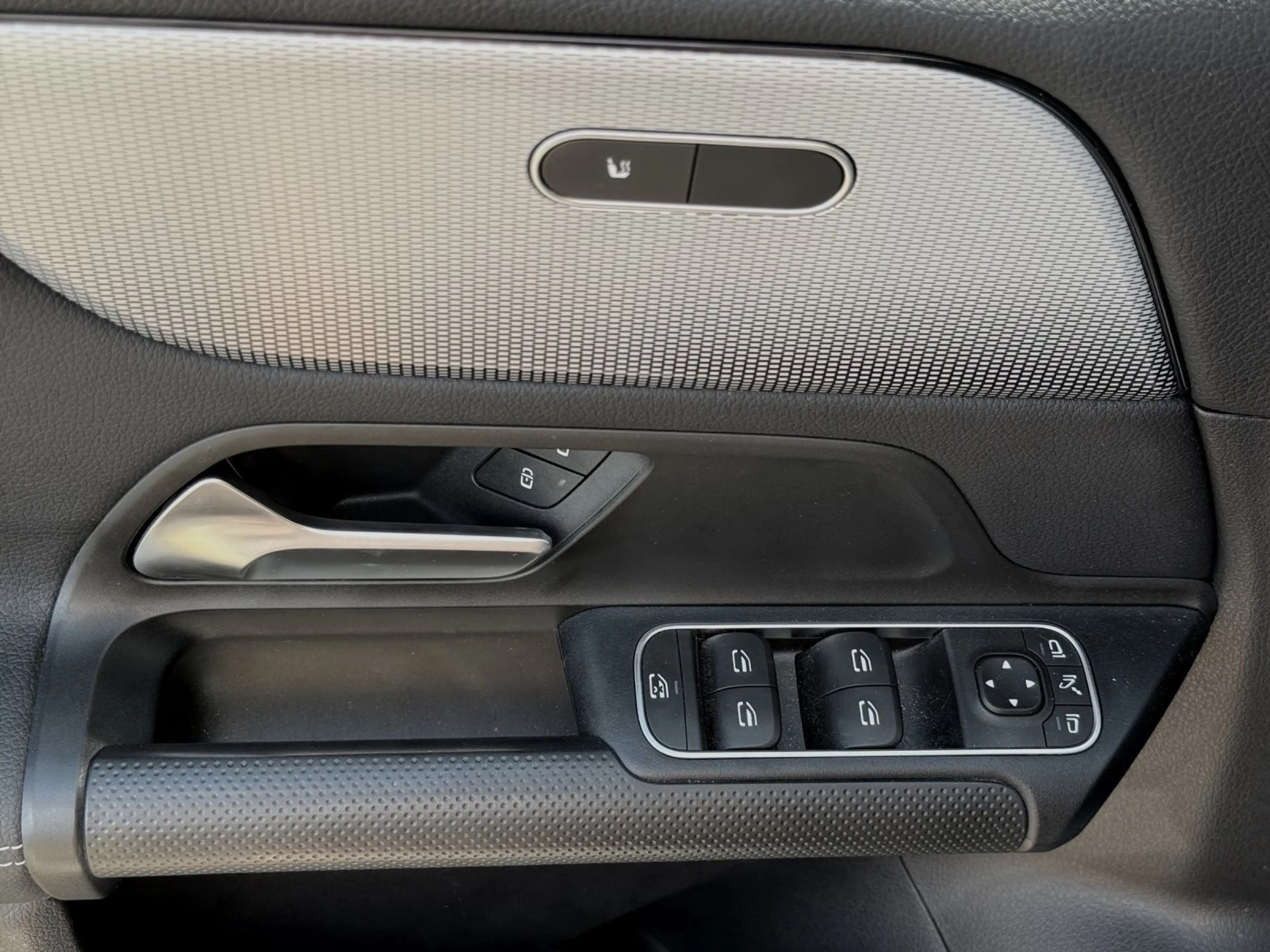 Mercedes-Benz GLA 200 LED PANO KAMERA NAVI — photo 8