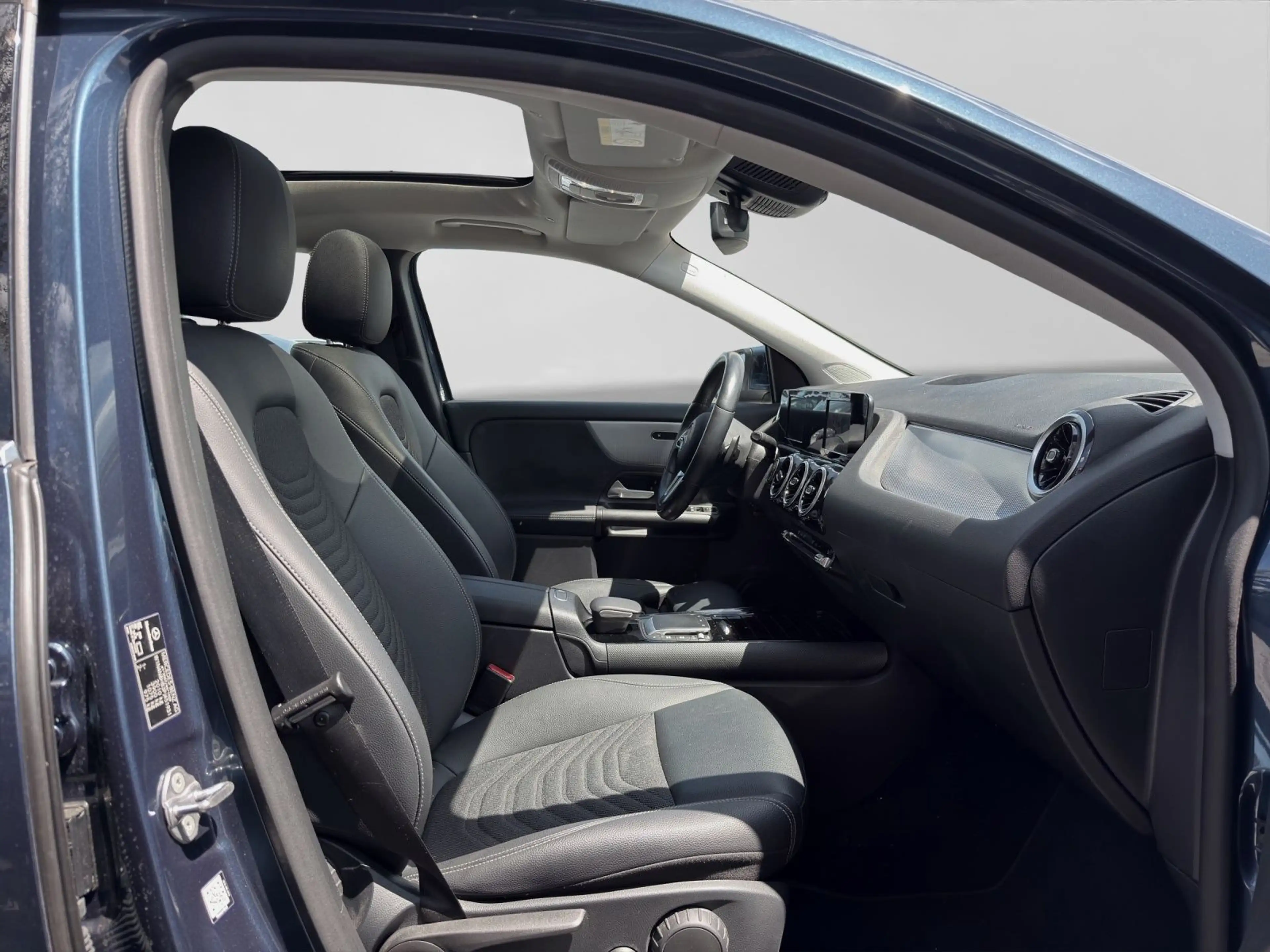 Mercedes-Benz GLA 200 LED PANO KAMERA NAVI — photo 4
