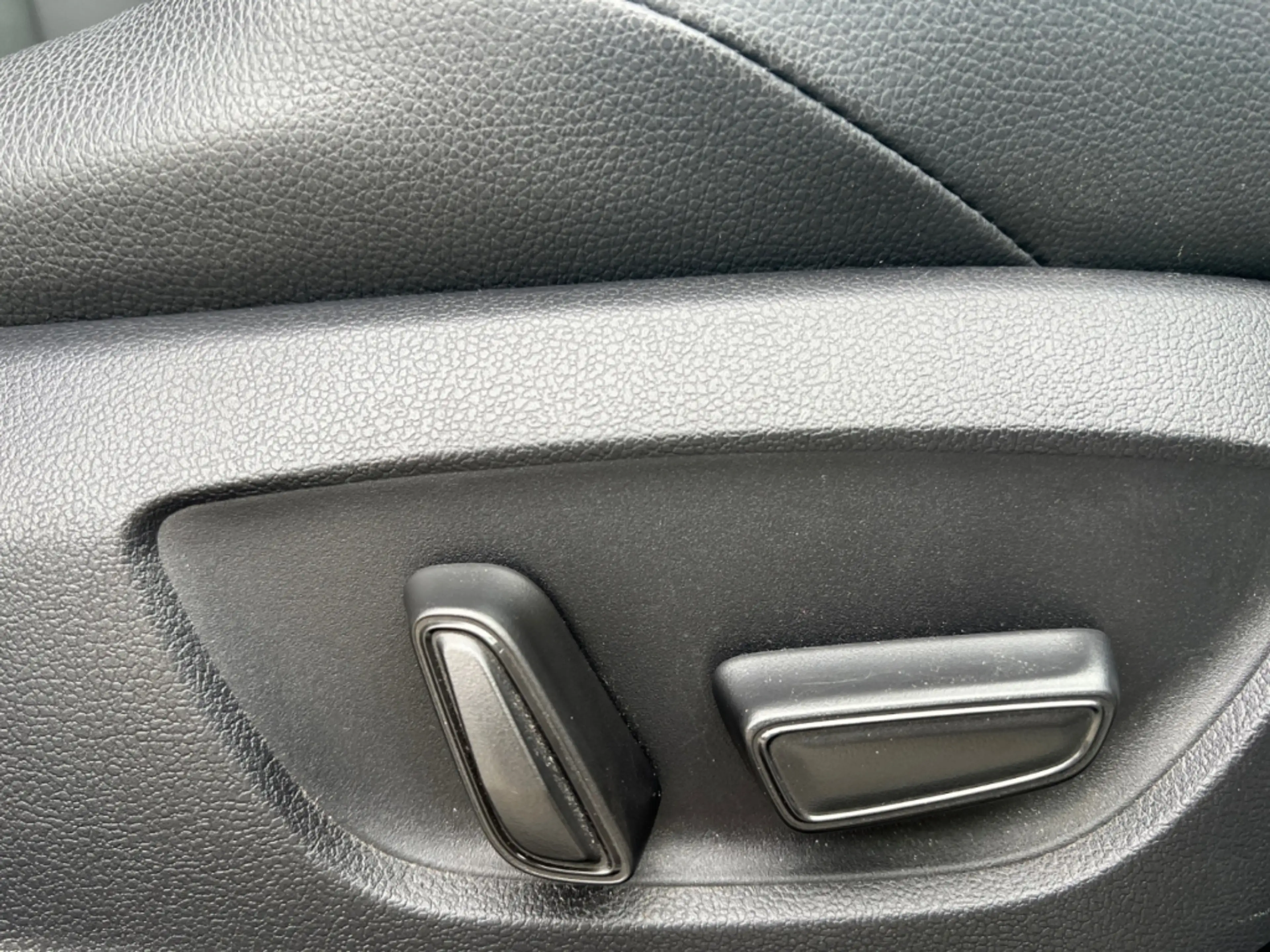 Subaru Solterra 160 kW Platinum Navi Digitales Cockpit Memory Sitz — photo 13