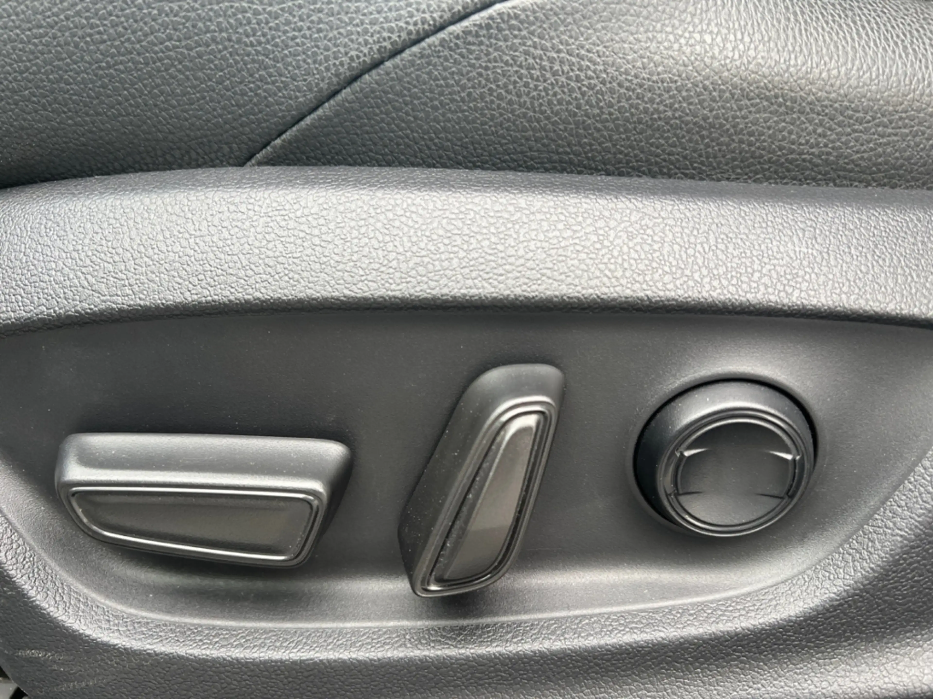 Subaru Solterra 160 kW Platinum Navi Digitales Cockpit Memory Sitz — photo 12