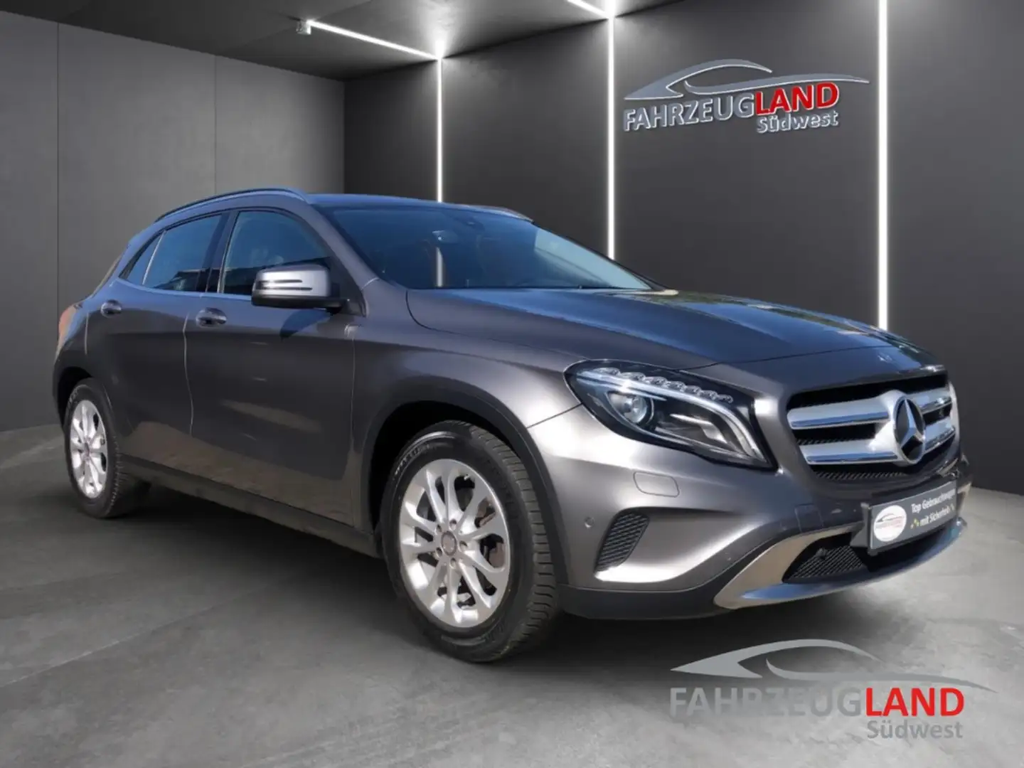 Mercedes-Benz GLA 180 Bi Xenon Navi Klima LM Klapptisch SHZ Parkassist. Grau - 2