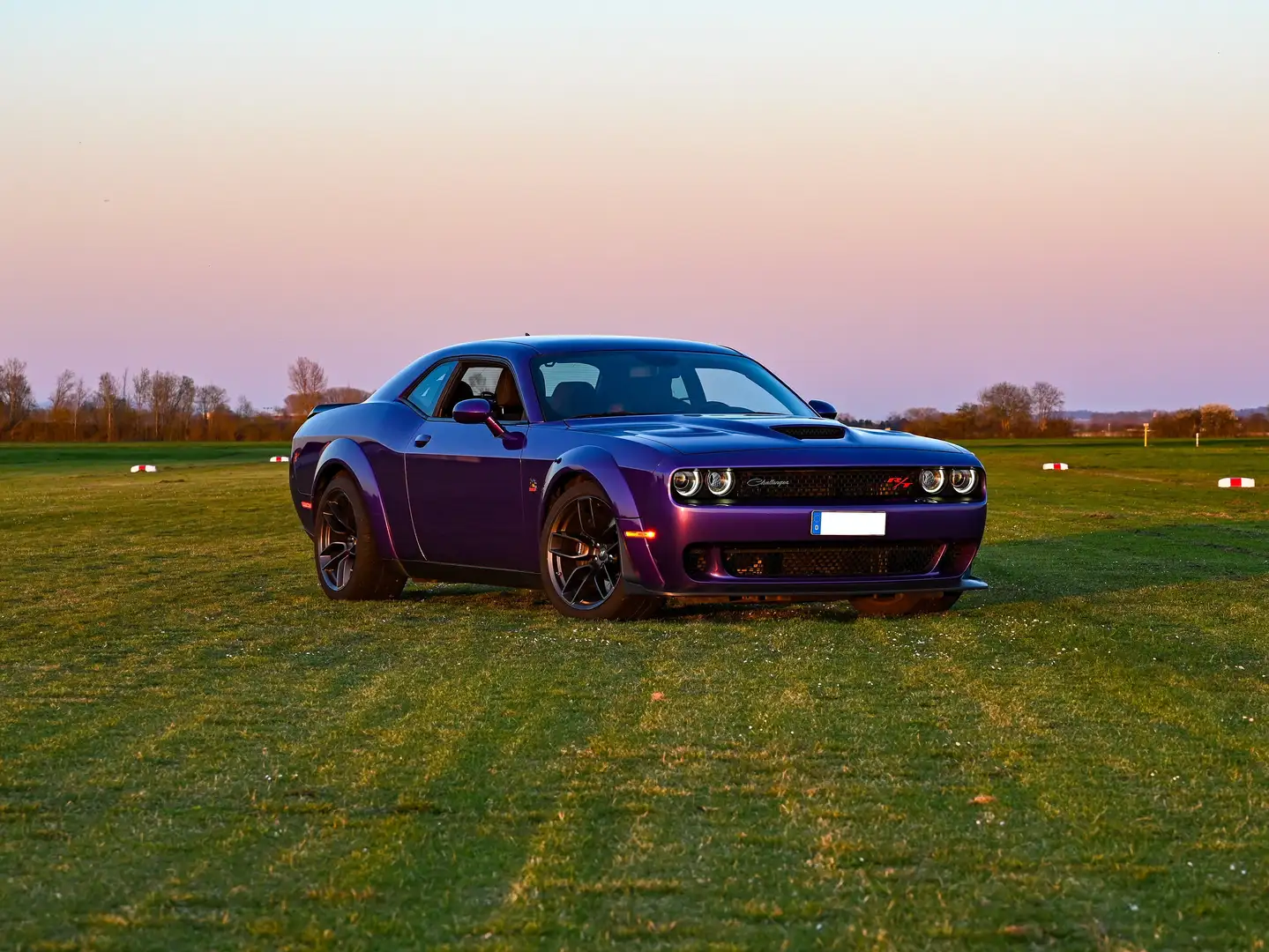 Dodge Challenger R/T Scat Pack Widebody Mauve - 1