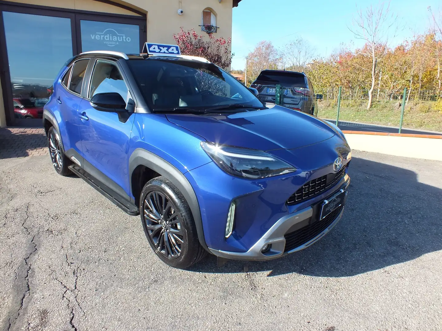 Toyota Yaris Cross .5 HYBRID E-CVT AX4-i ADVENTURE AUTOCARRO N1+IVA Blau - 1