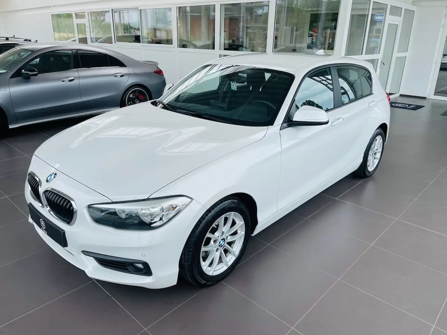 BMW 116 i *** GARANTIE + GPS + AIRCO + 5 PORTES *** Blanc - 2