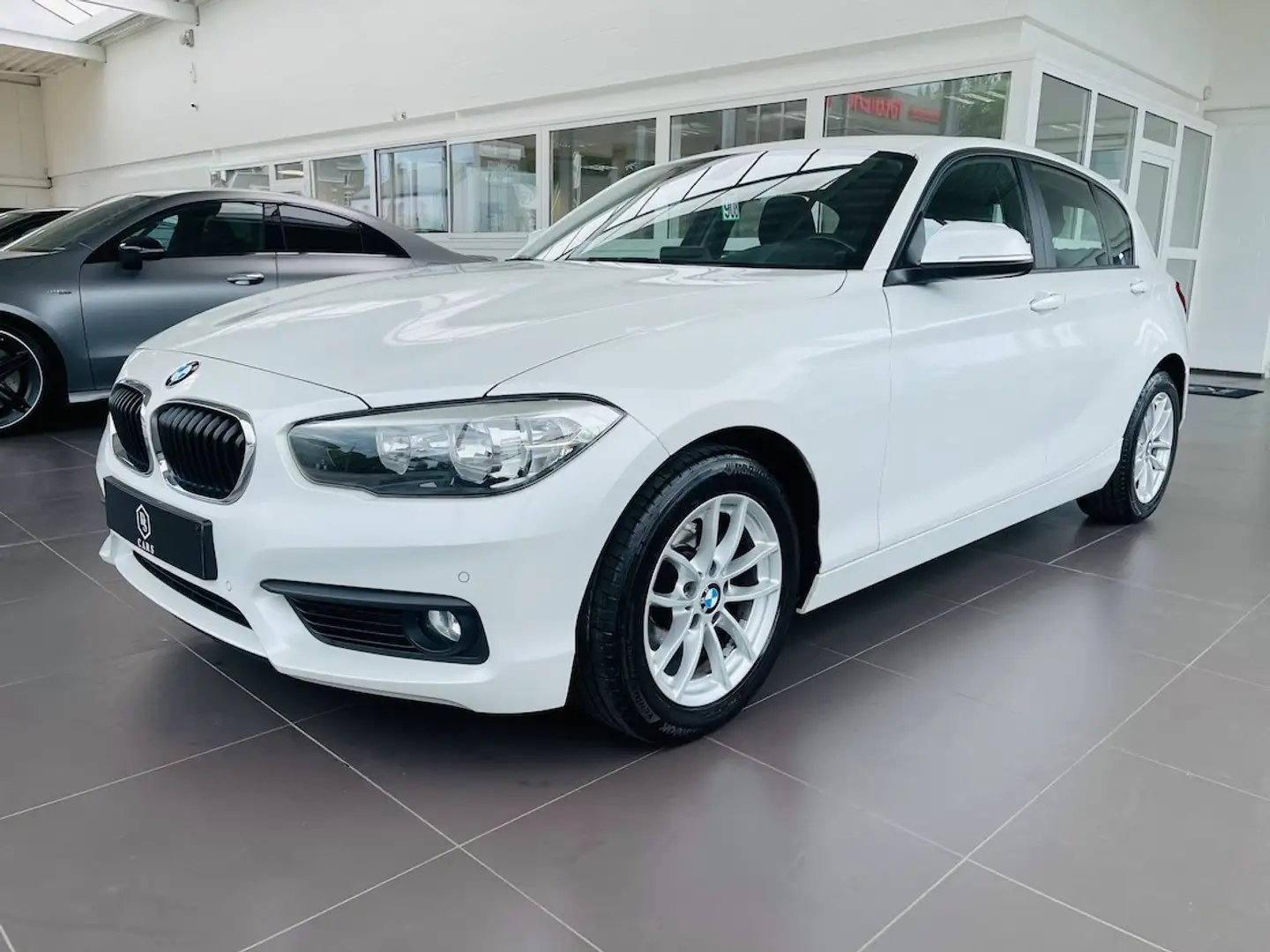 BMW 116 i *** GARANTIE + GPS + AIRCO + 5 PORTES *** Blanc - 1