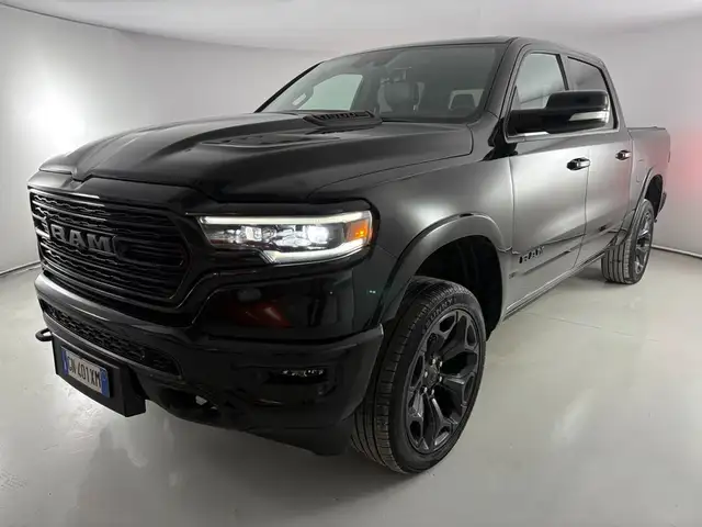 RAM Crew Cab 5.7  Limited Night Edition