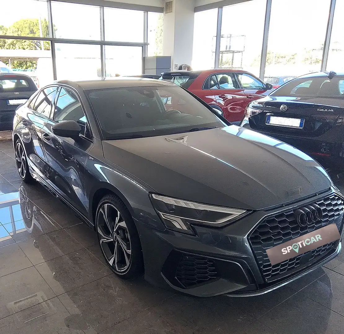 Audi A3 A3 Sedan 35 TFSI S tronic S line edition Grau - 1