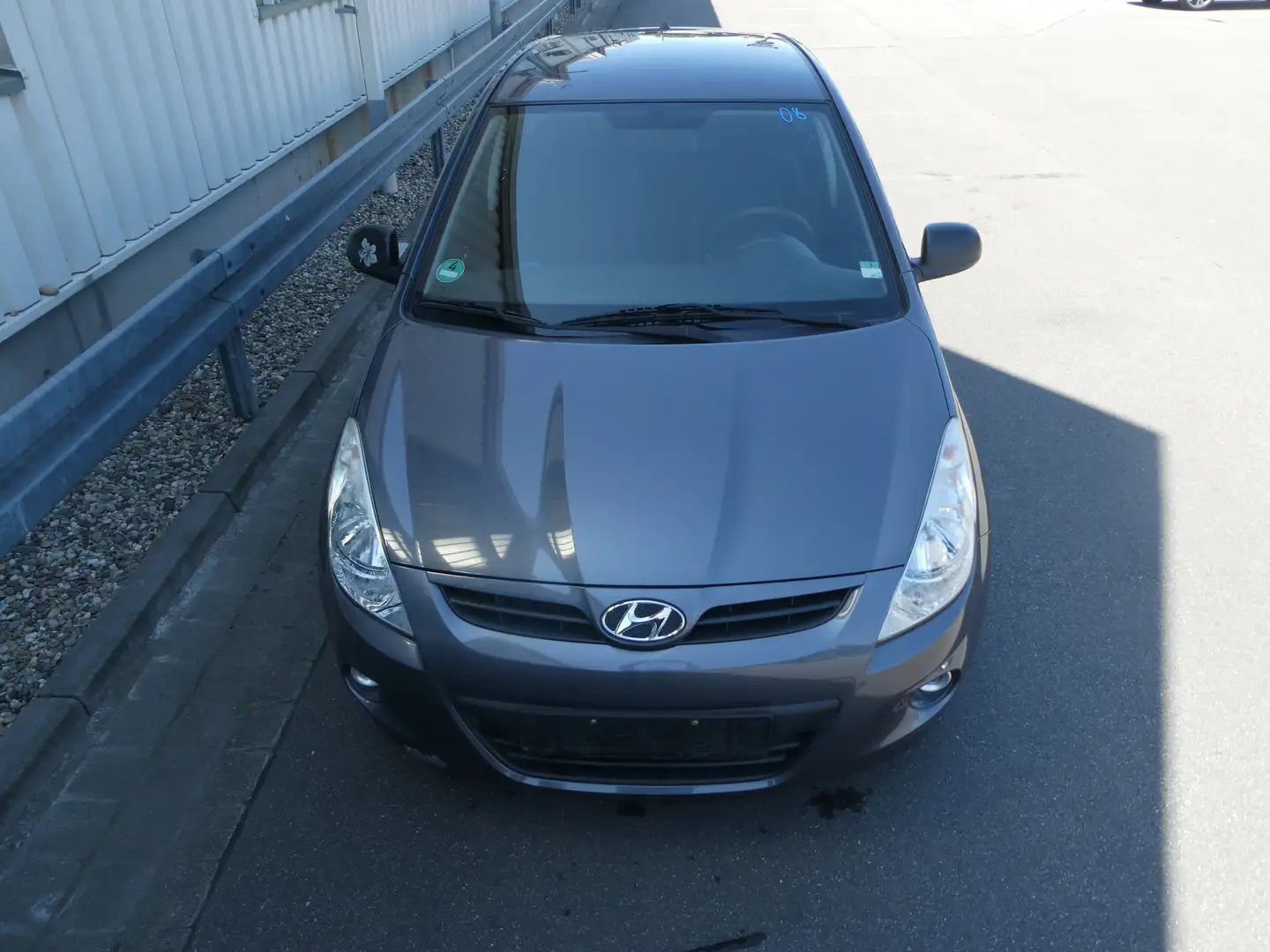 Hyundai i20 TÜV 04/2027**Automatic*Garantie*1.Hand*8-fach Gris - 2