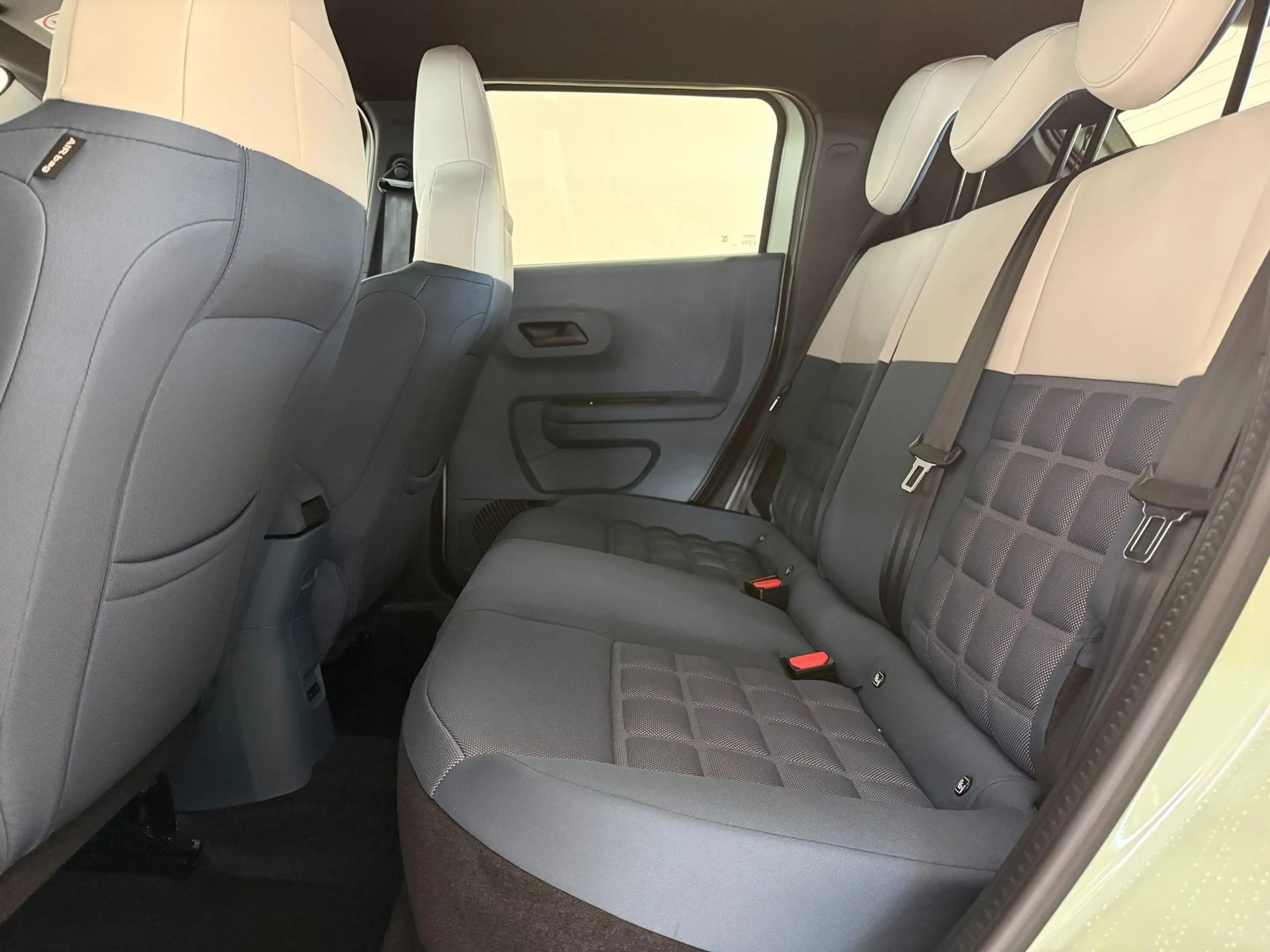 Fiat Grande Panda La Prima HYBRID 1.2 eDCT 81 kW (110 PS) Klimaau... — photo 14