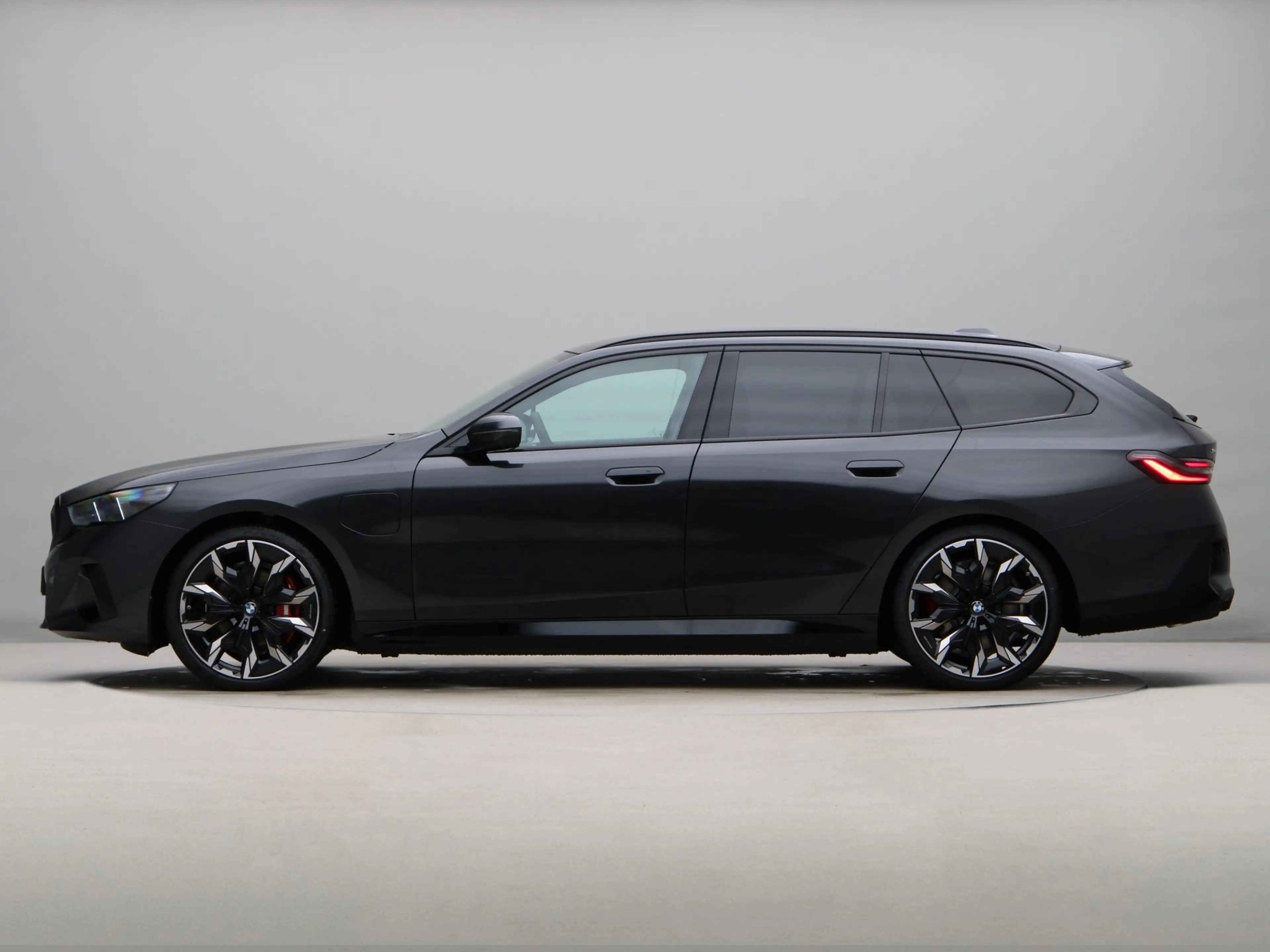 BMW 550 5 serie Touring 550e xDrive — photo 12