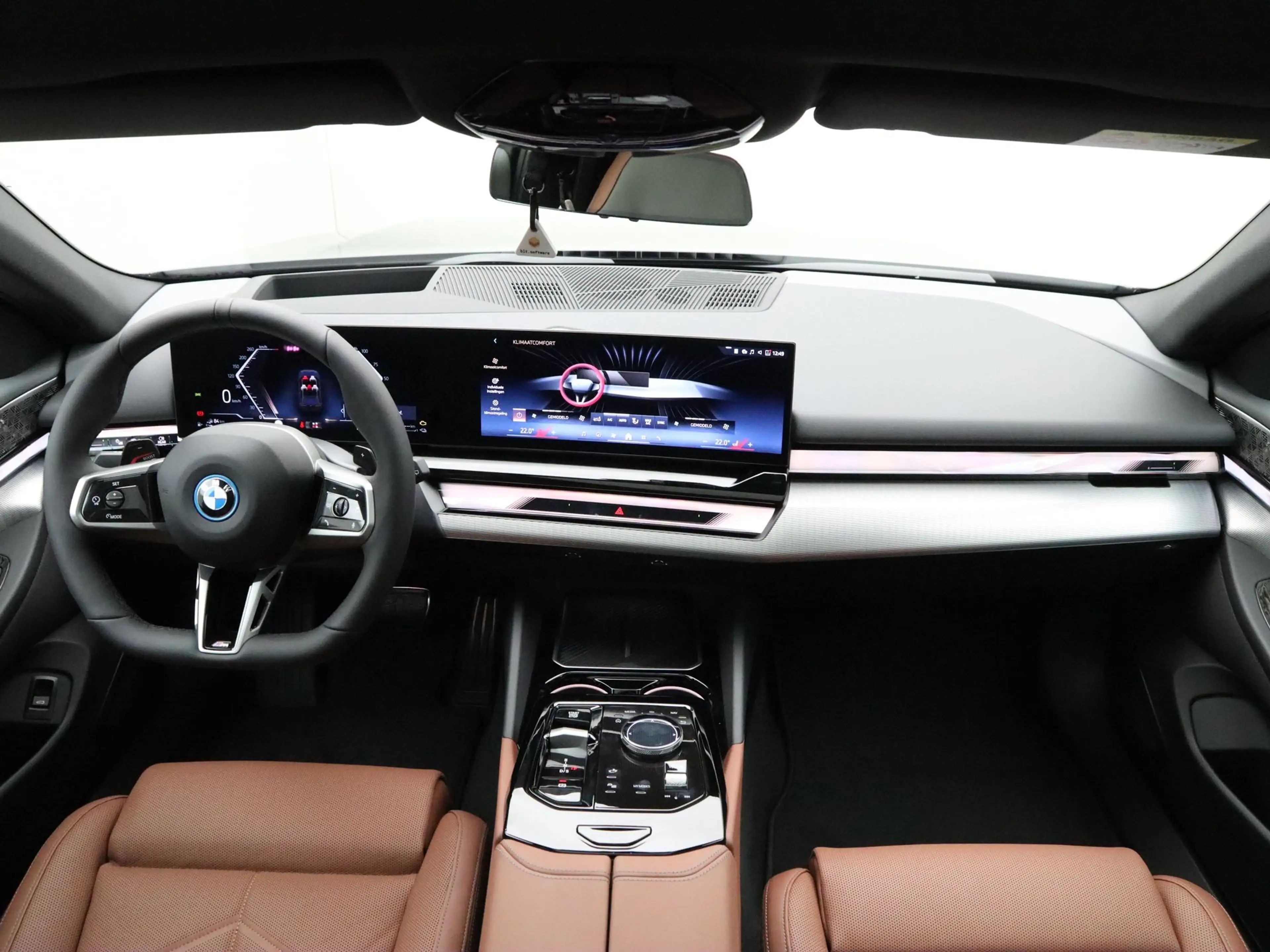 BMW 550 5 serie Touring 550e xDrive — photo 13