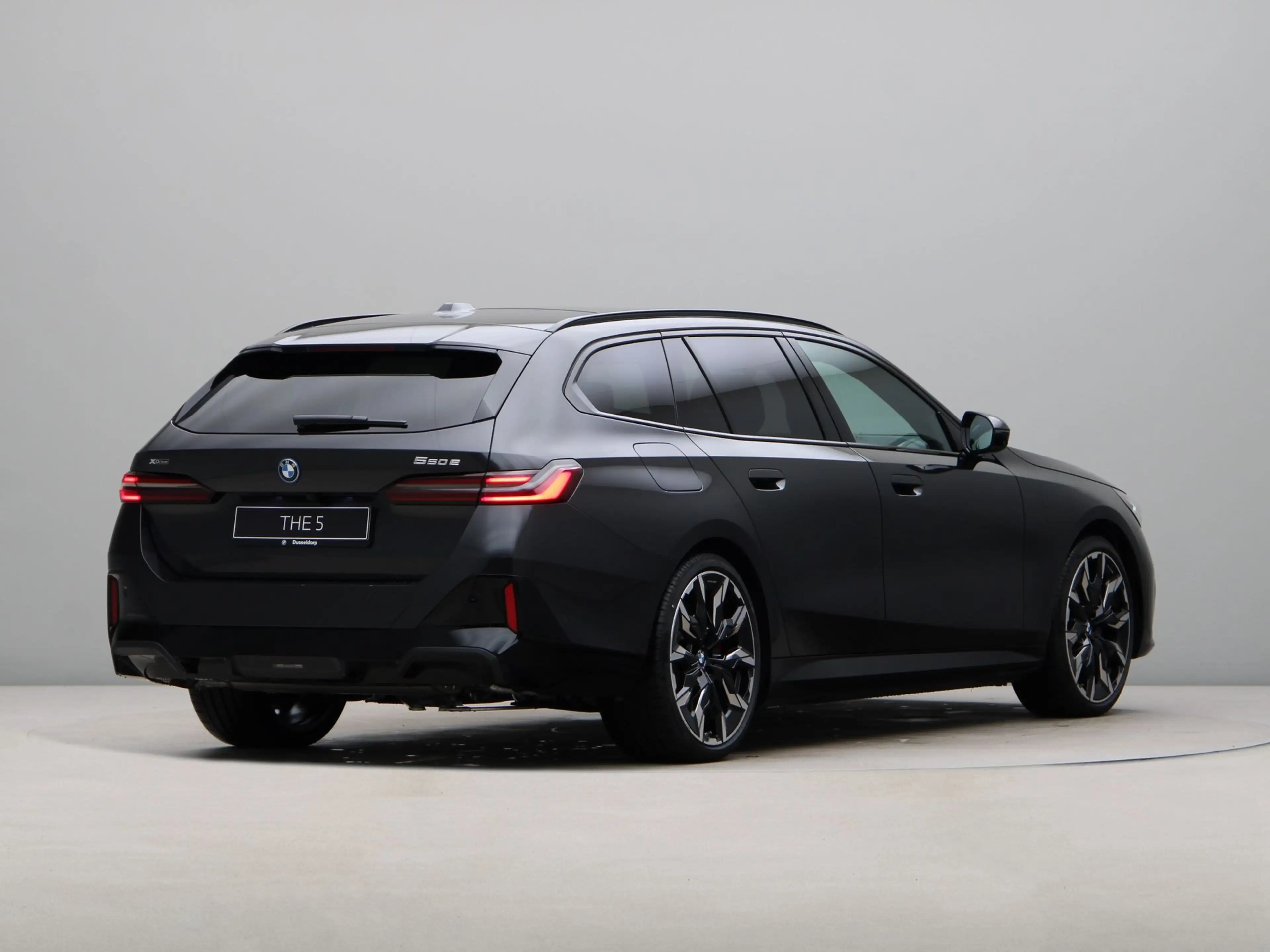 BMW 550 5 serie Touring 550e xDrive — photo 9