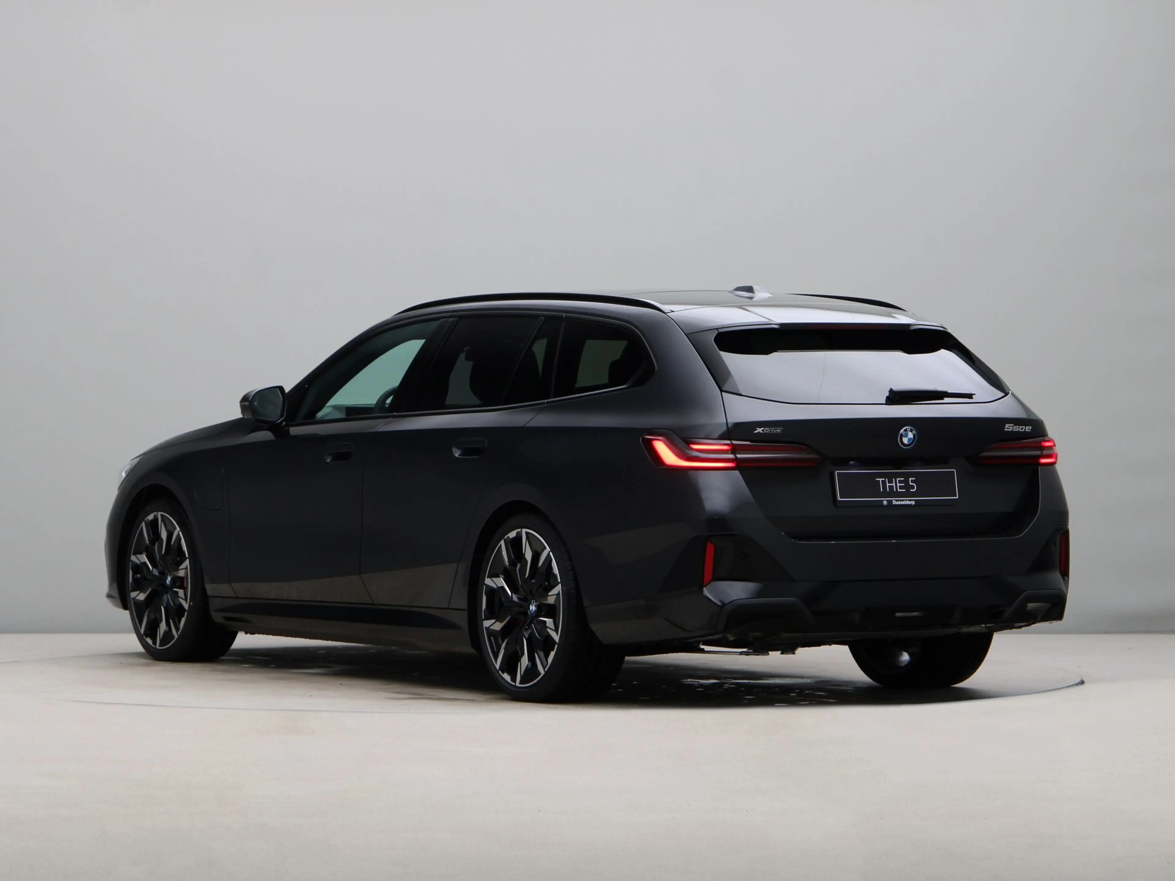 BMW 550 5 serie Touring 550e xDrive — photo 11