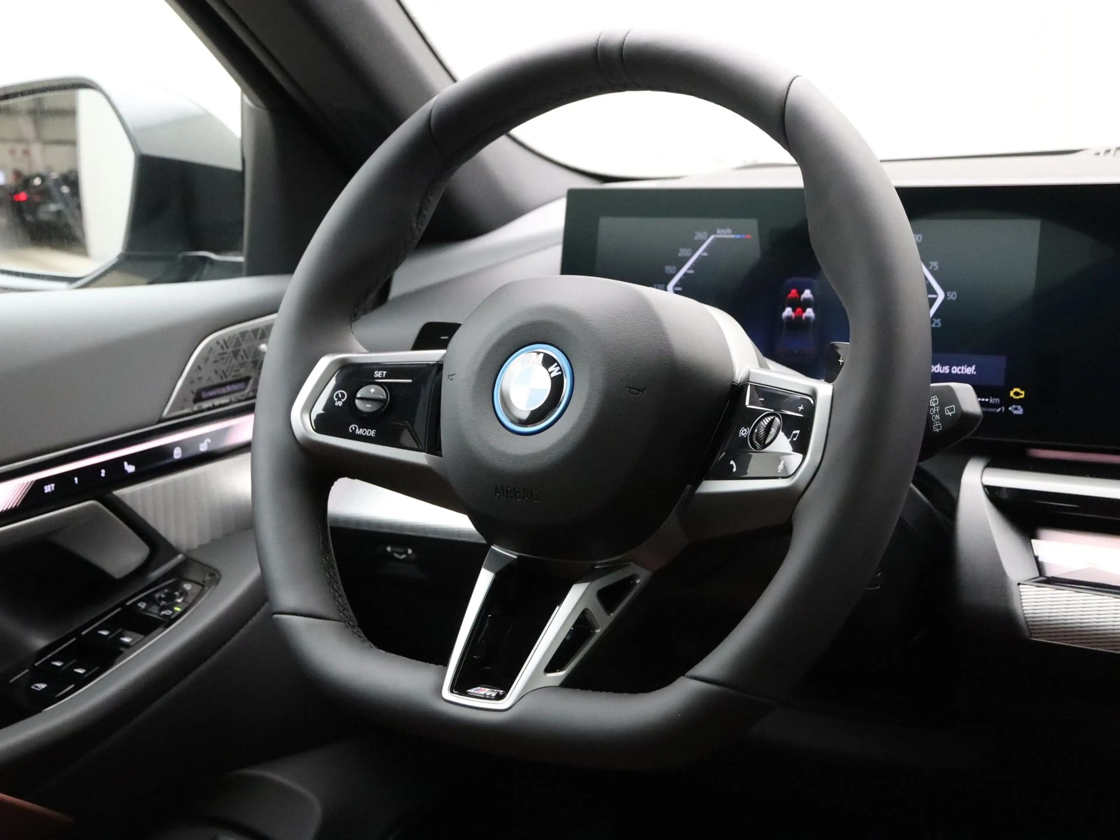 BMW 550 5 serie Touring 550e xDrive — photo 2