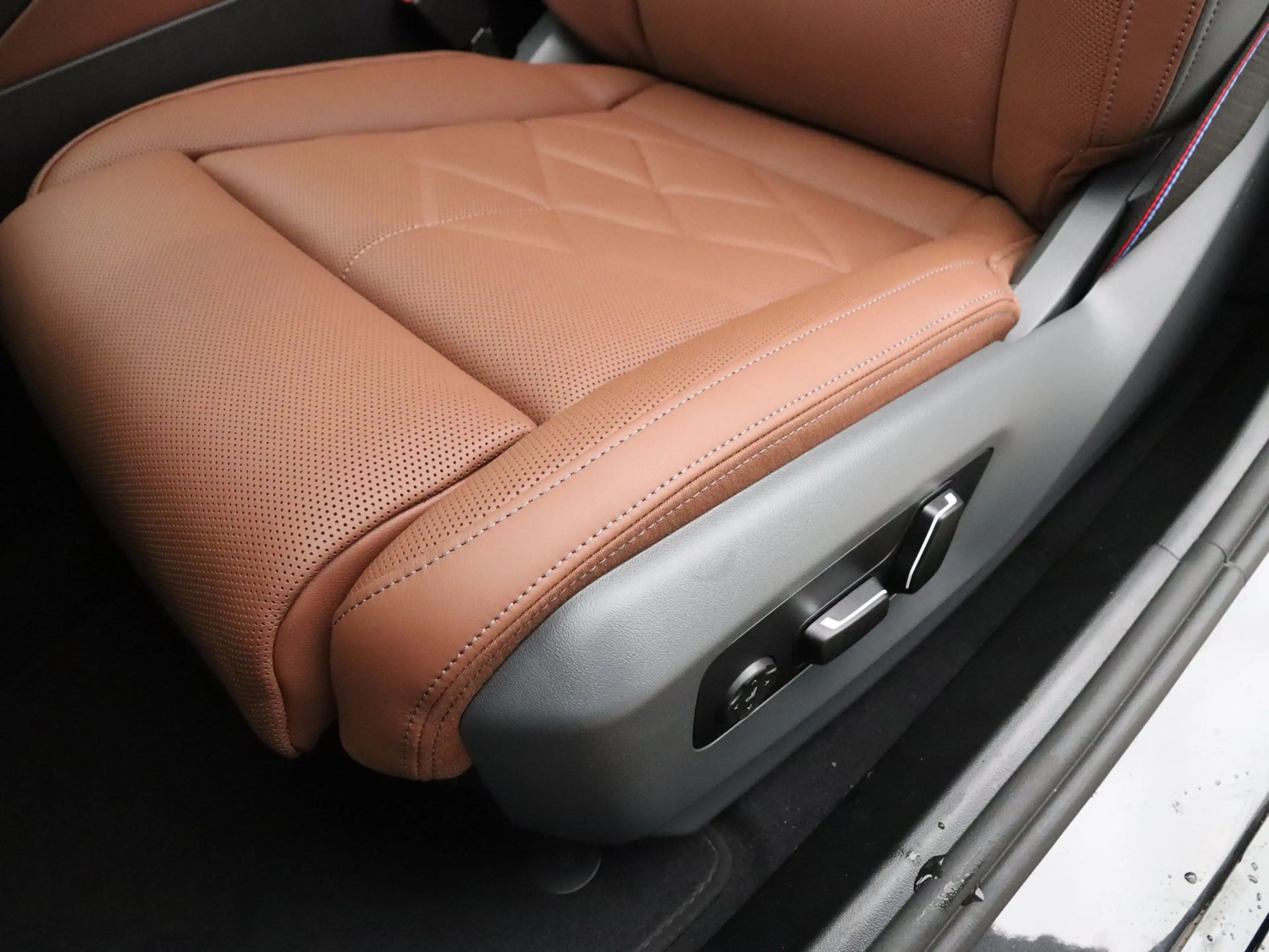 BMW 550 5 serie Touring 550e xDrive — photo 15
