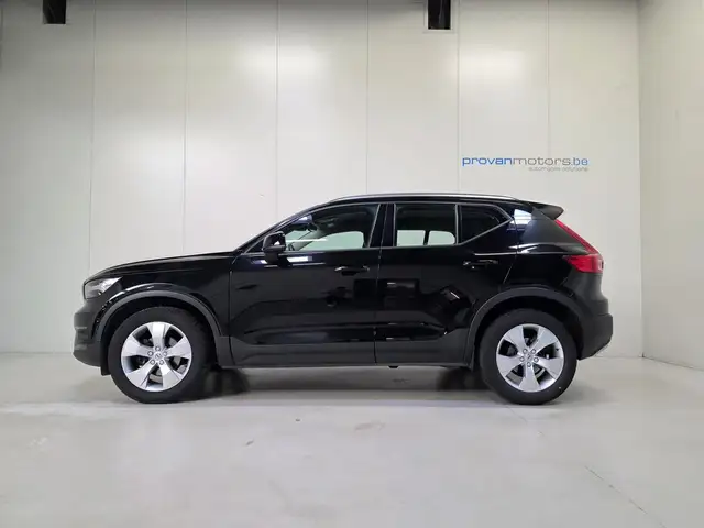Volvo XC40 view 8