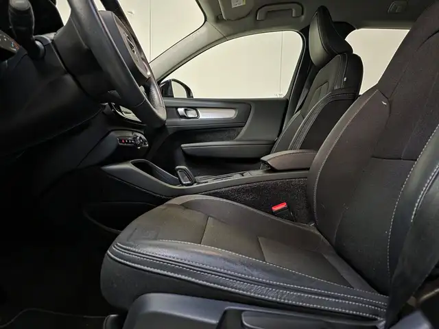 Volvo XC40 view 9