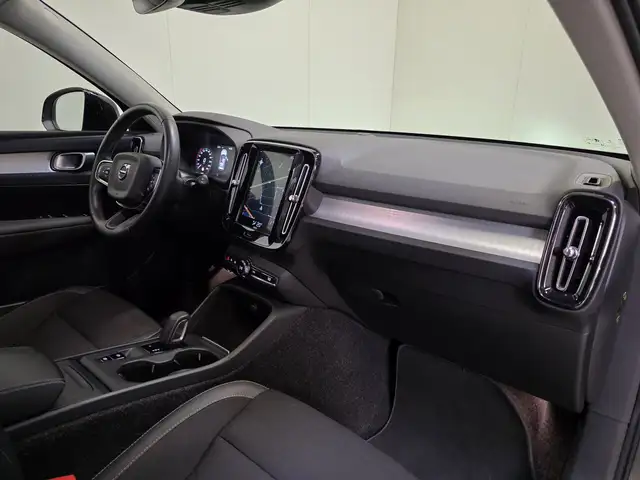 Volvo XC40 view 13