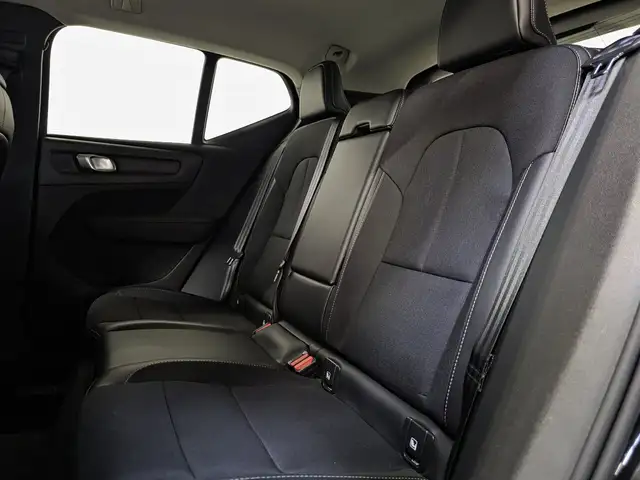 Volvo XC40 view 10