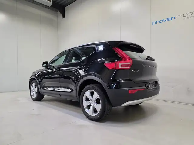 Volvo XC40 view 6