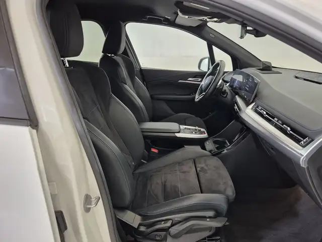 BMW 2 Series view 11
