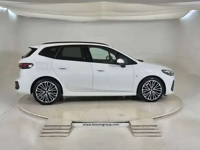 BMW 2 Series view 6