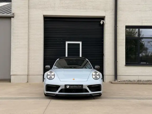 Porsche 992 view 3