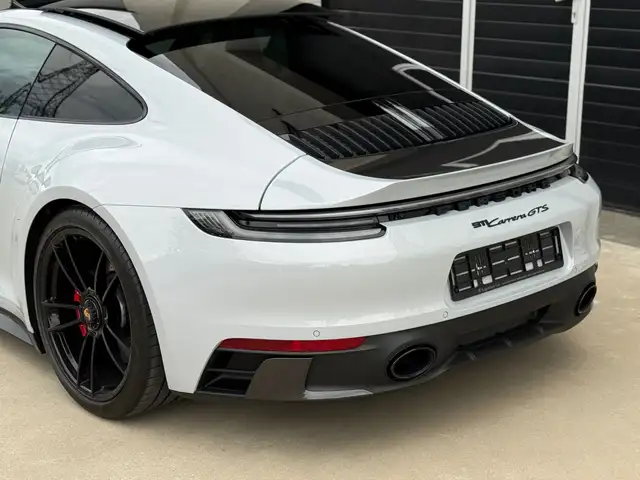 Porsche 992 view 15
