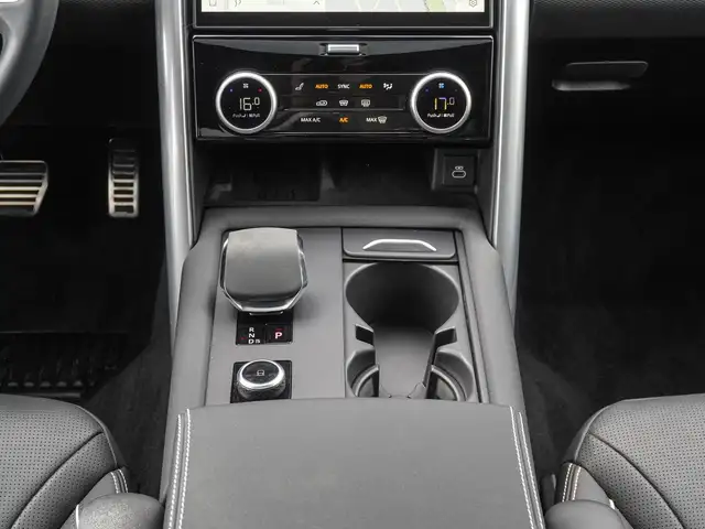 Land Rover Discovery view 14