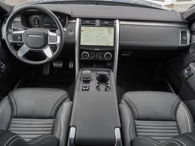 Land Rover Discovery view 11