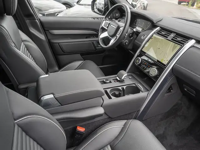 Land Rover Discovery view 9