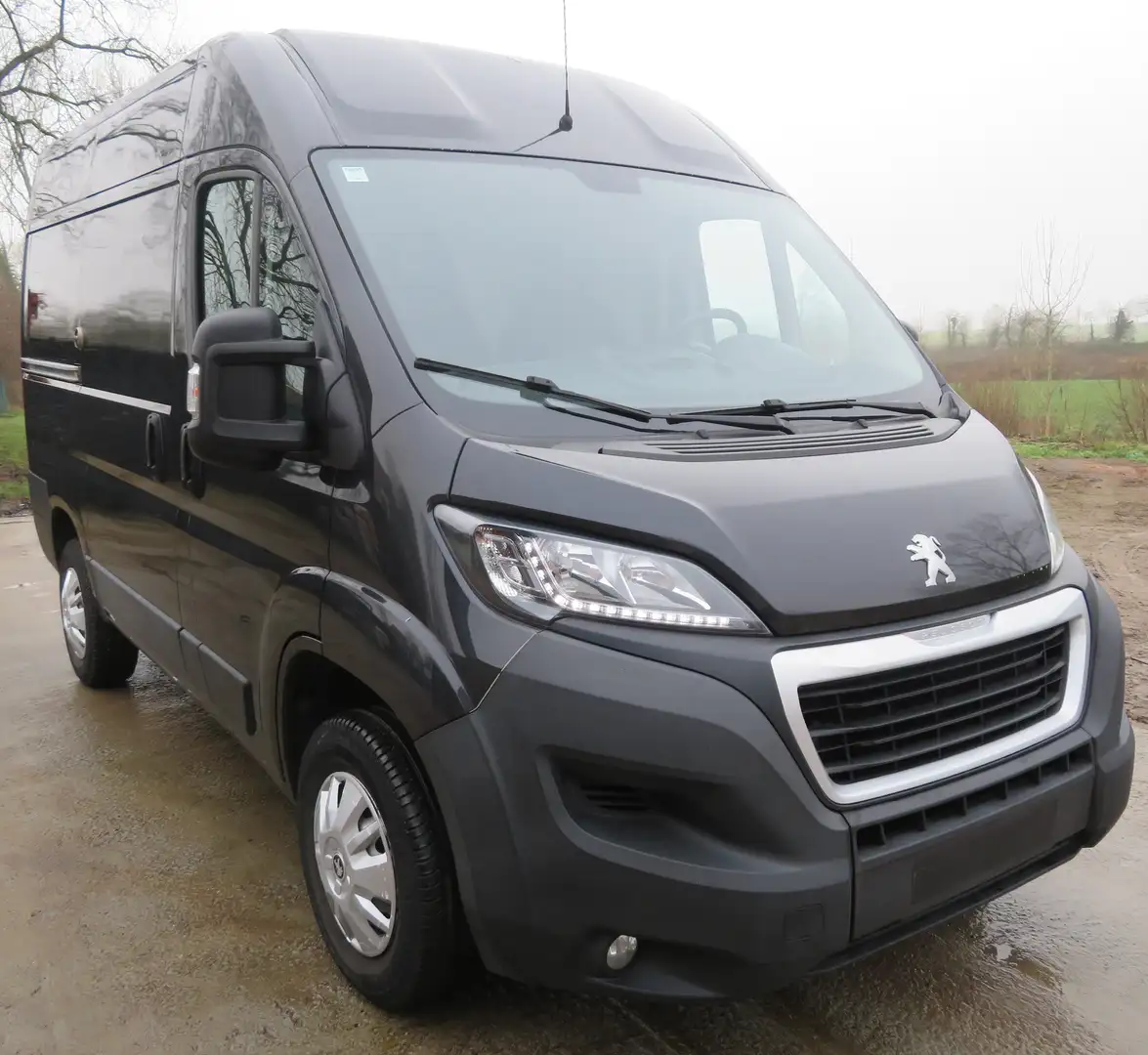 Peugeot Boxer 2.0blue HDI - L1H2 Negro - 1