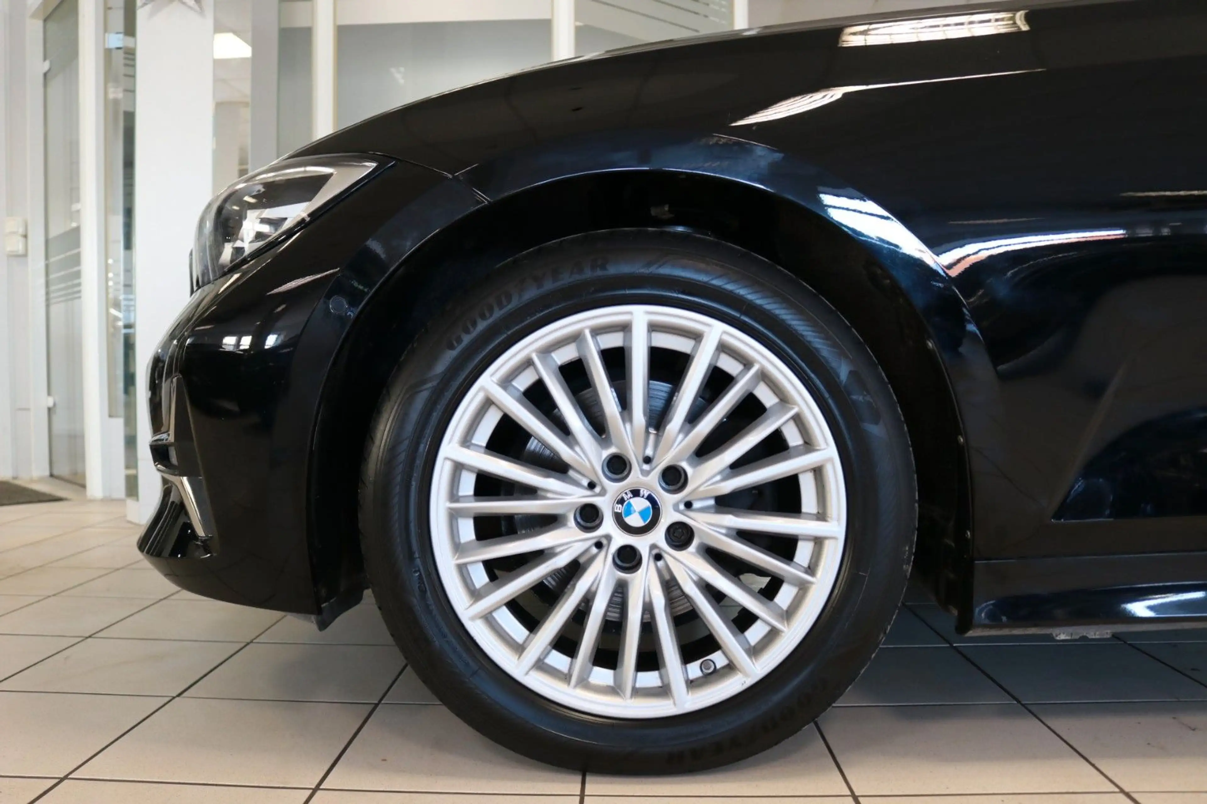 BMW 320 Limousine Luxury Line Sitzheizung Kamera PDC — photo 3