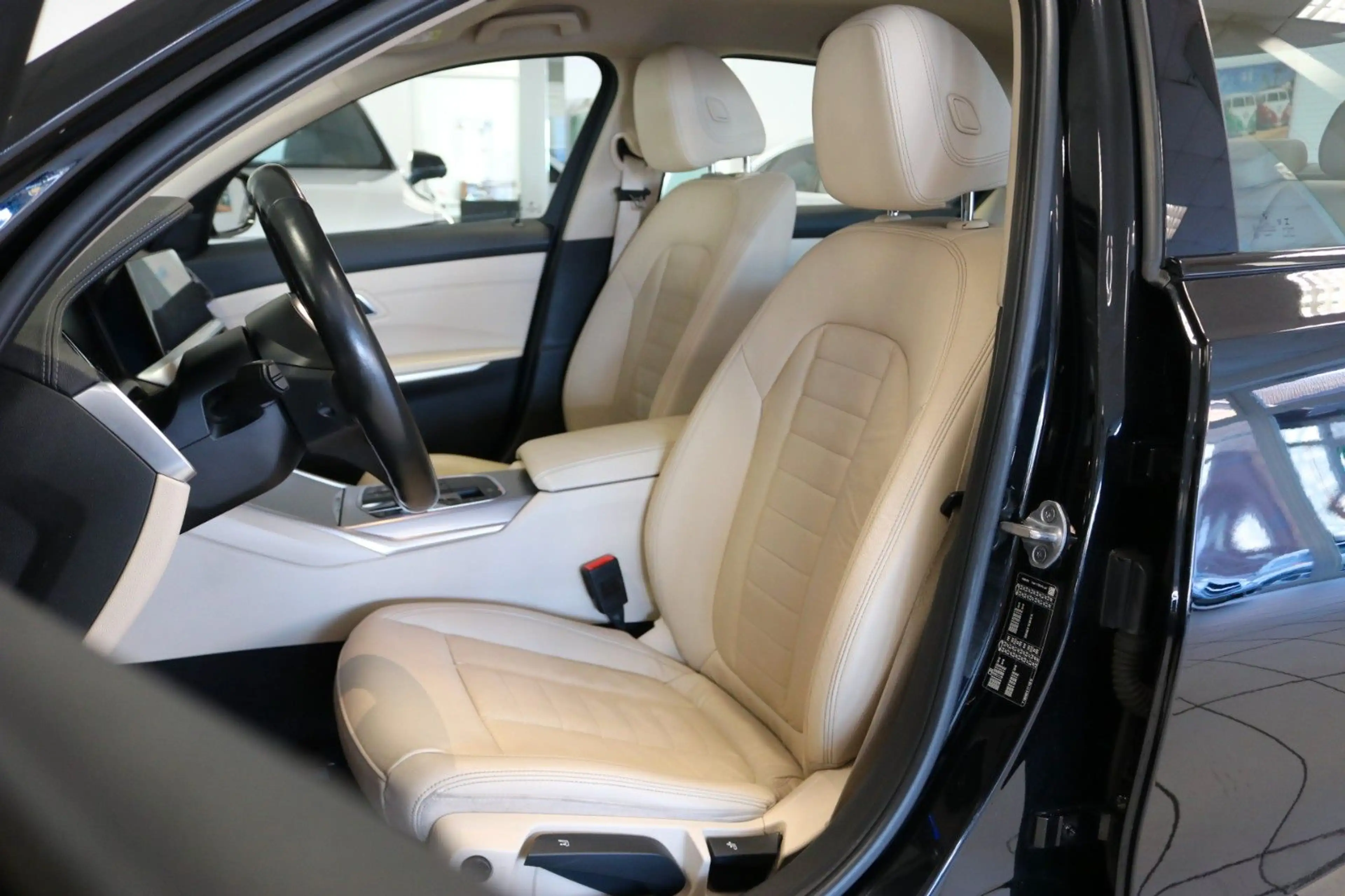 BMW 320 Limousine Luxury Line Sitzheizung Kamera PDC — photo 13