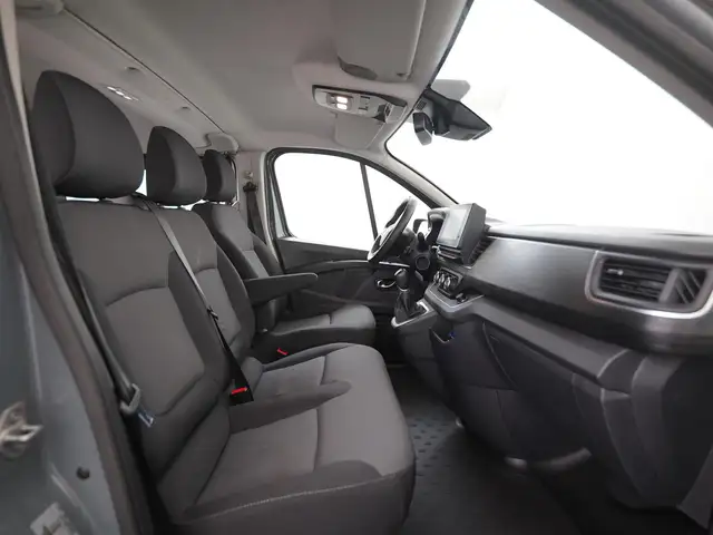 Renault Trafic view 3