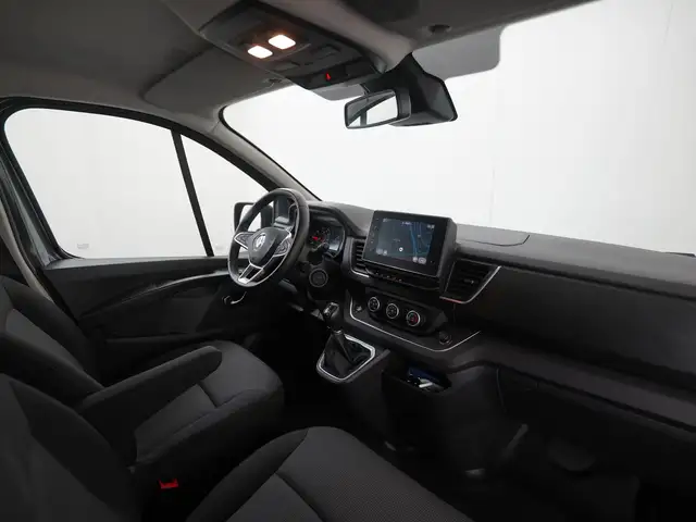 Renault Trafic view 2
