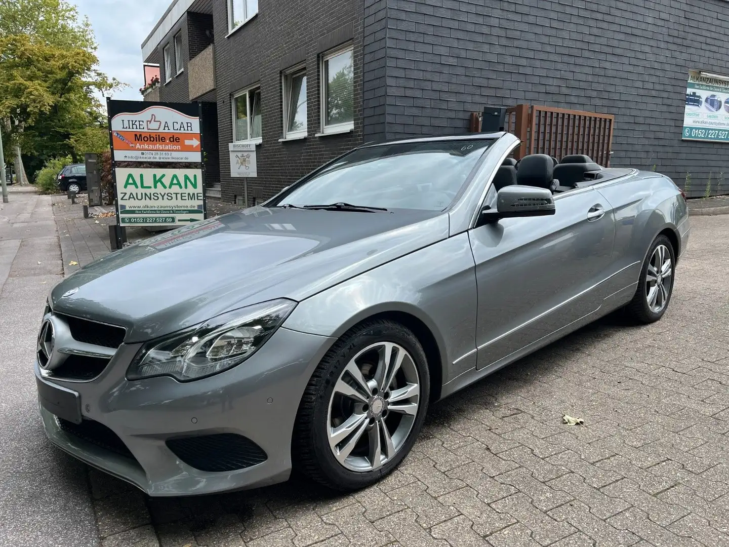 Mercedes-Benz E 200 Cabrio SHZ AUT. PDC NAVI LED LEDER TEMPMT. Plateado - 1
