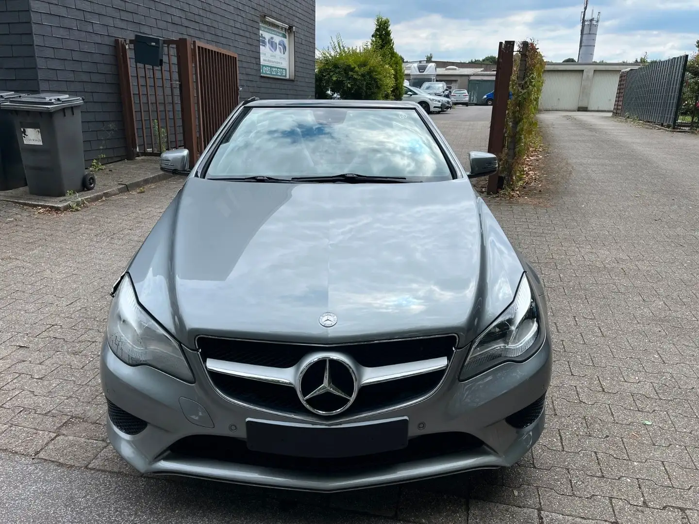 Mercedes-Benz E 200 Cabrio SHZ AUT. PDC NAVI LED LEDER TEMPMT. Plateado - 2